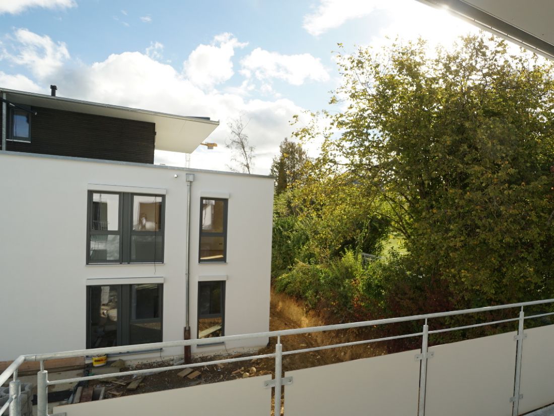 Blick ins Grüne - Balkone Haus A - 20.09.2020 Blick ins Grüne - Balkone Haus A - 20.09.2020