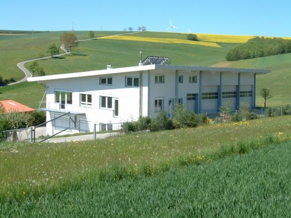 Industriehalle für Gewerbe, Landwirtschaft und Wohnen